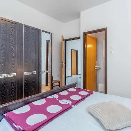 Apartment Awesome In Novi Vinodolski
