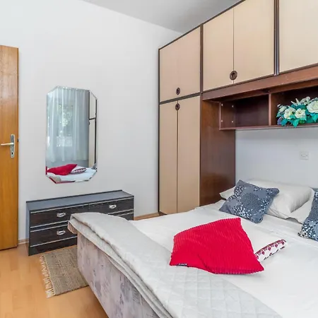 Awesome In Apartment Novi Vinodolski